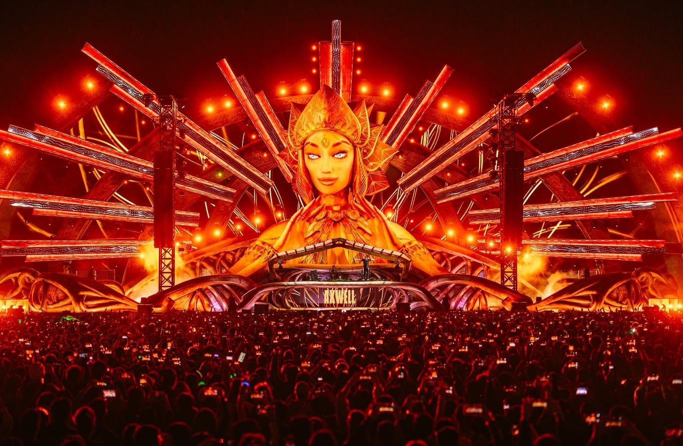 EDC Las Vegas kineticFIELD main stage with PK Sound robotic arrays